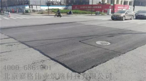 西湖市政道路灌縫膠灌縫封邊工藝改革（圖三，灌縫封邊）